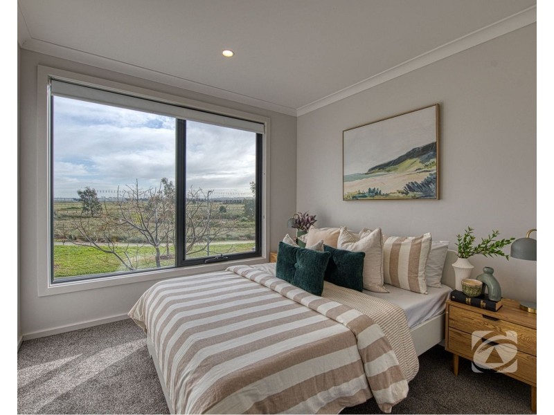 30 Mortlake Drive, Officer South VIC 3809