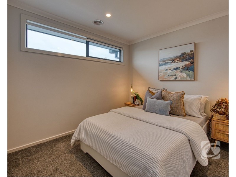 30 Mortlake Drive, Officer South VIC 3809