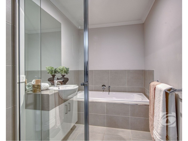 30 Mortlake Drive, Officer South VIC 3809