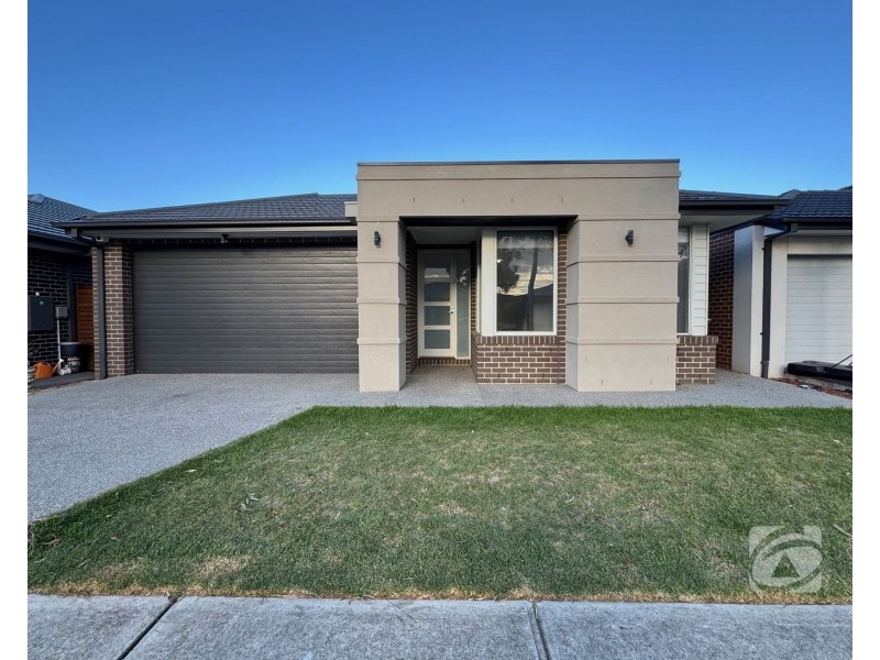 6 Hoosier Road, Clyde North VIC 3978