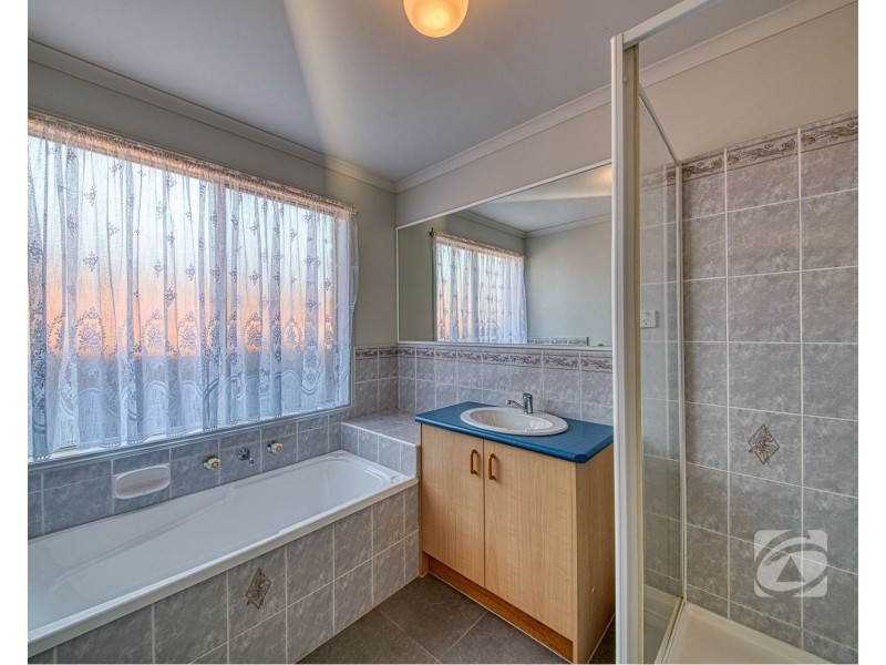 10 Tralee Circuit, Narre Warren VIC 3805