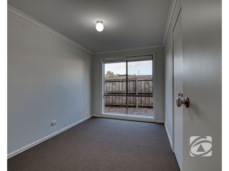 2/8 Helen Court, Narre Warren VIC 3805