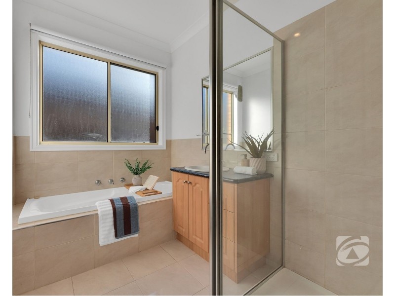 23 Baynton Crescent, Lynbrook VIC 3975