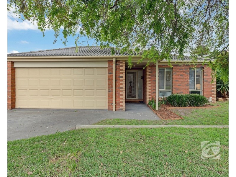 11 Hanrahan Wynd, Lynbrook VIC 3975