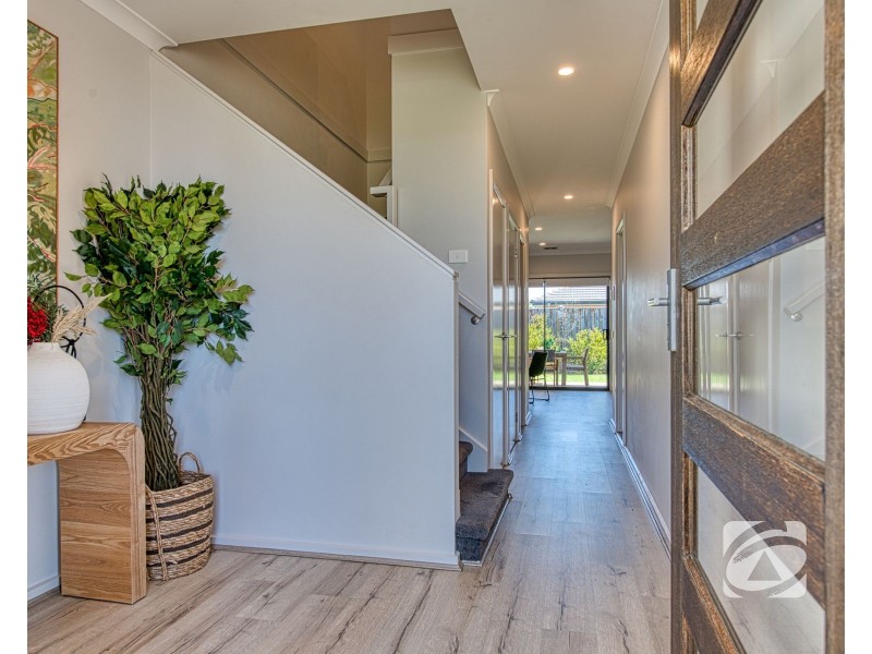 30 Mortlake Drive, Officer South VIC 3809