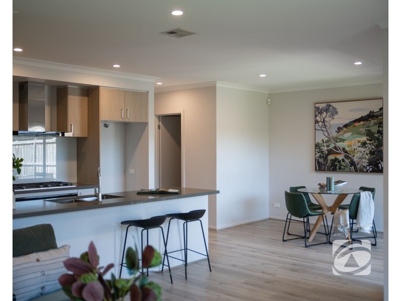 30 Mortlake Drive, Officer South VIC 3809