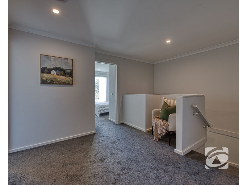30 Mortlake Drive, Officer South VIC 3809