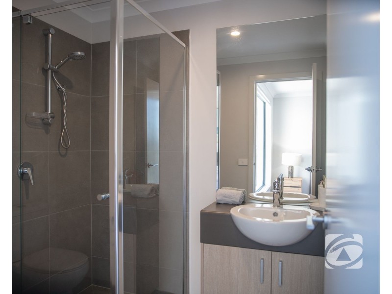 30 Mortlake Drive, Officer South VIC 3809