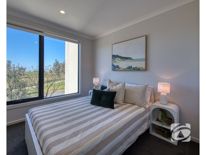 30 Mortlake Drive, Officer South VIC 3809