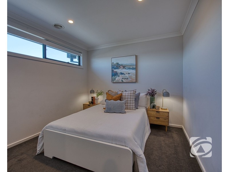 30 Mortlake Drive, Officer South VIC 3809