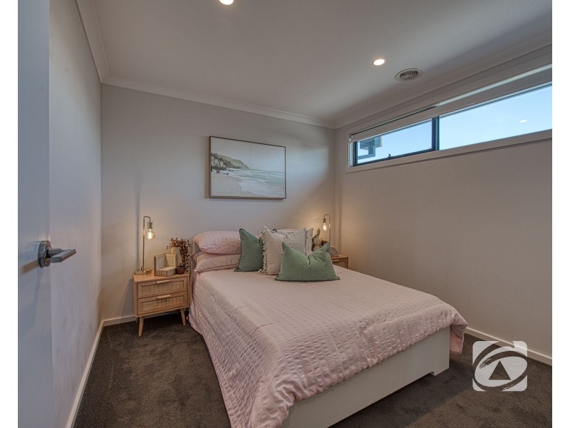 30 Mortlake Drive, Officer South VIC 3809