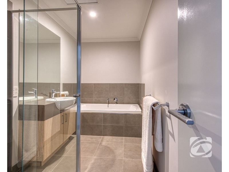 30 Mortlake Drive, Officer South VIC 3809
