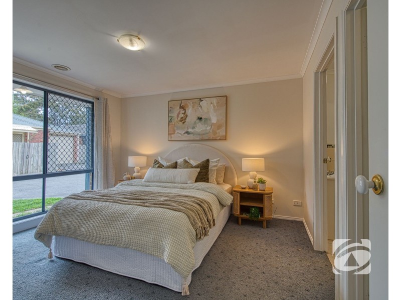 2/35-41 Henry Street, Pakenham VIC 3810