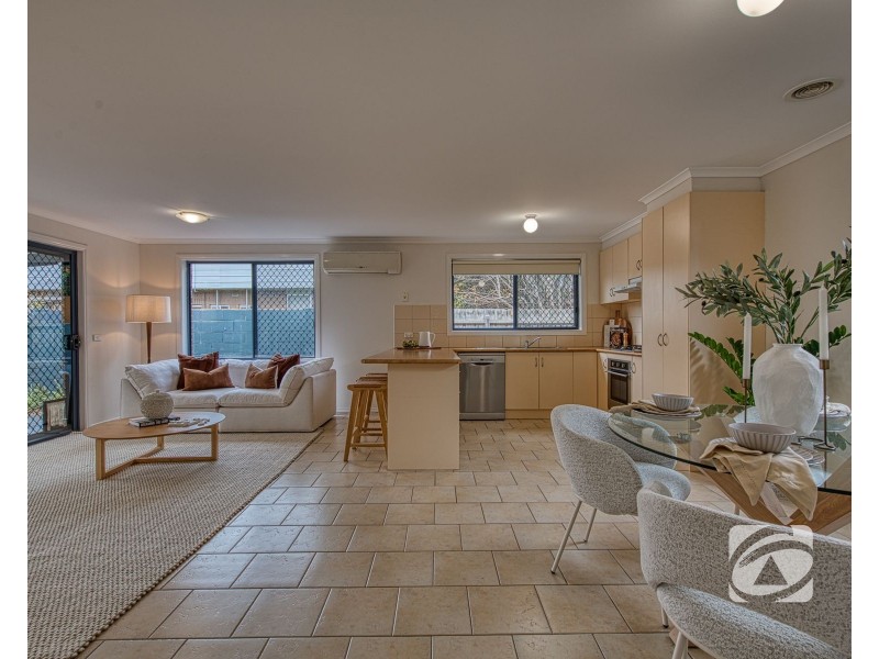 2/35-41 Henry Street, Pakenham VIC 3810