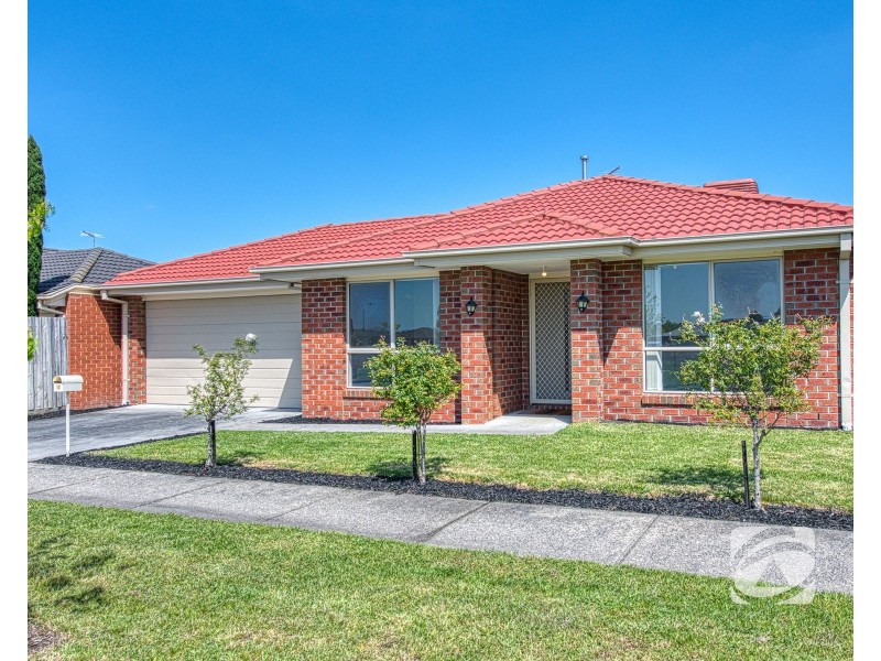 10 Greendale Boulevard, Pakenham VIC 3810