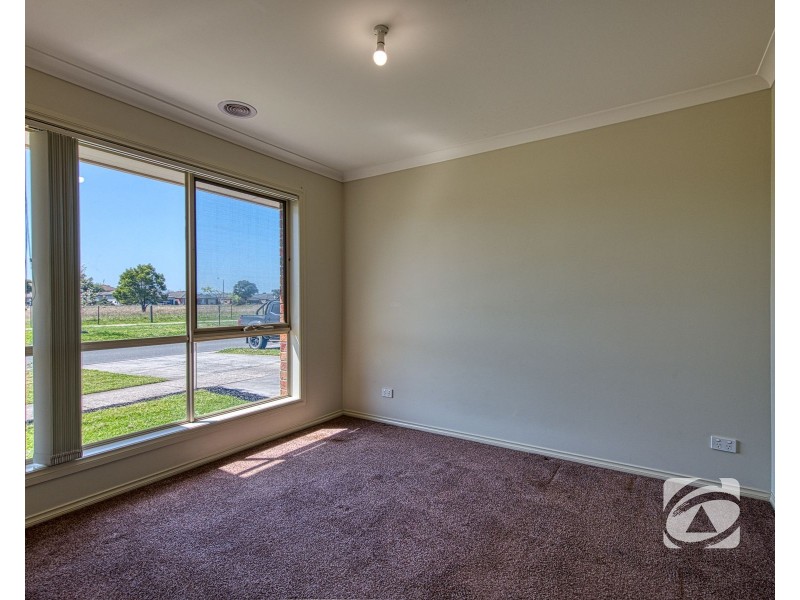 10 Greendale Boulevard, Pakenham VIC 3810