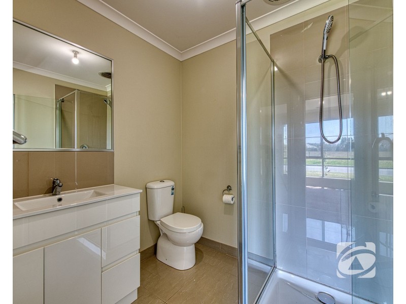 10 Greendale Boulevard, Pakenham VIC 3810