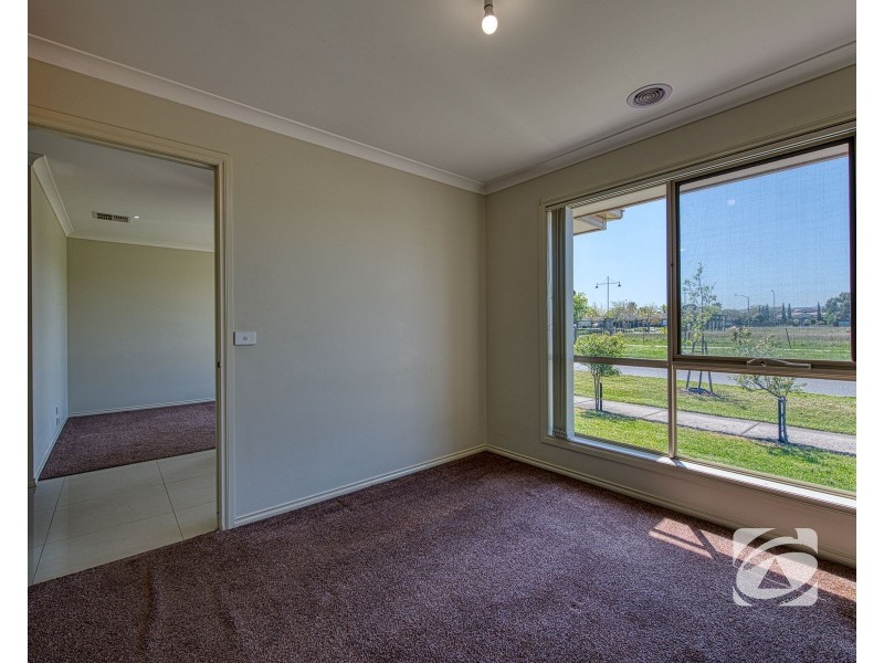 10 Greendale Boulevard, Pakenham VIC 3810