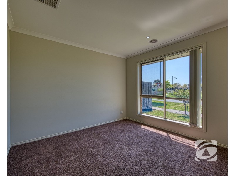 10 Greendale Boulevard, Pakenham VIC 3810