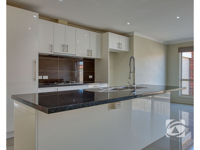 10 Greendale Boulevard, Pakenham VIC 3810