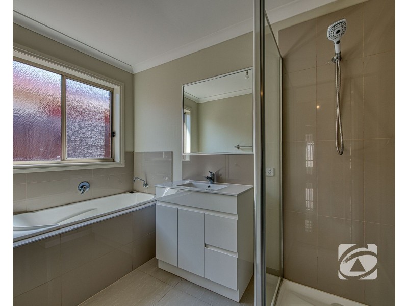10 Greendale Boulevard, Pakenham VIC 3810