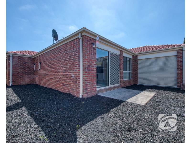 10 Greendale Boulevard, Pakenham VIC 3810