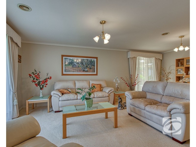 6 Jamieson Way, Berwick VIC 3806