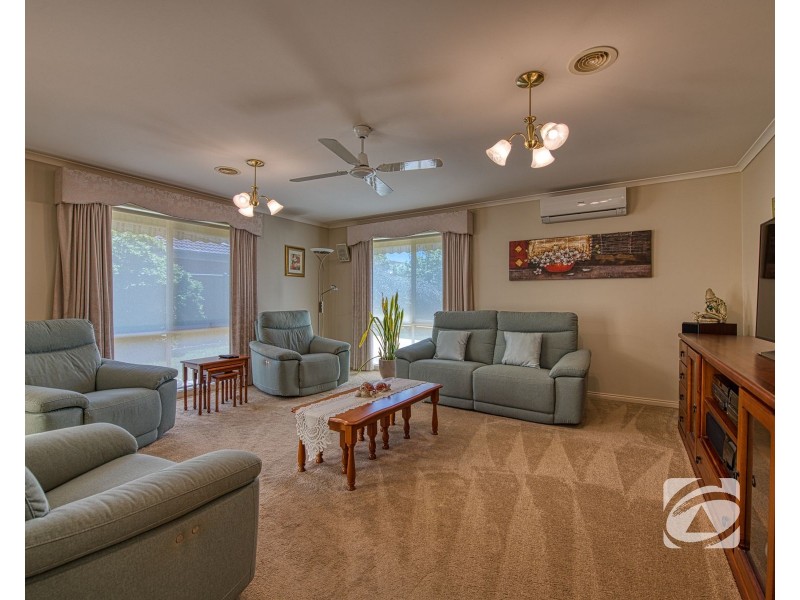 6 Jamieson Way, Berwick VIC 3806