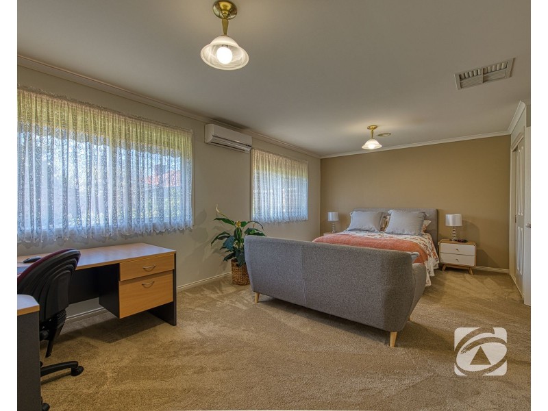 6 Jamieson Way, Berwick VIC 3806