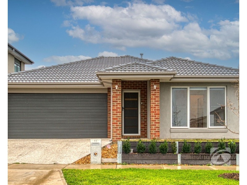 15 Caravan Parade, Berwick VIC 3806