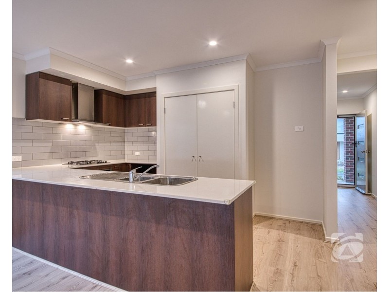 15 Caravan Parade, Berwick VIC 3806