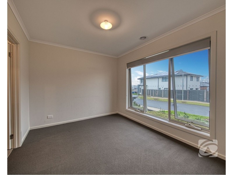 15 Caravan Parade, Berwick VIC 3806