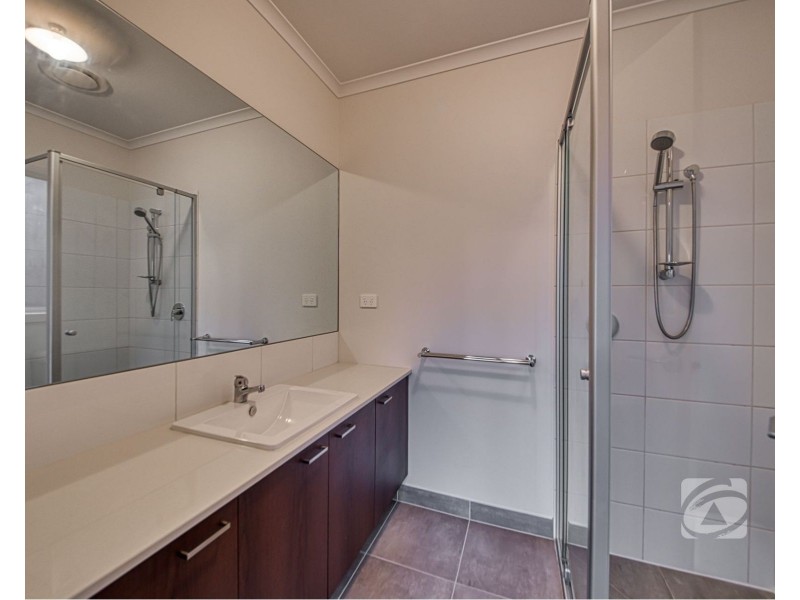 15 Caravan Parade, Berwick VIC 3806