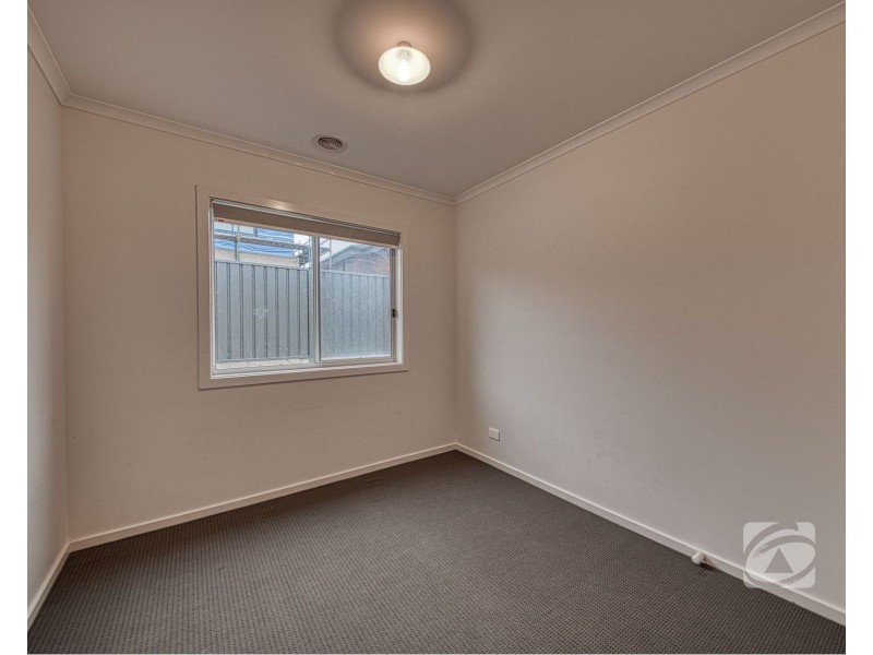 15 Caravan Parade, Berwick VIC 3806