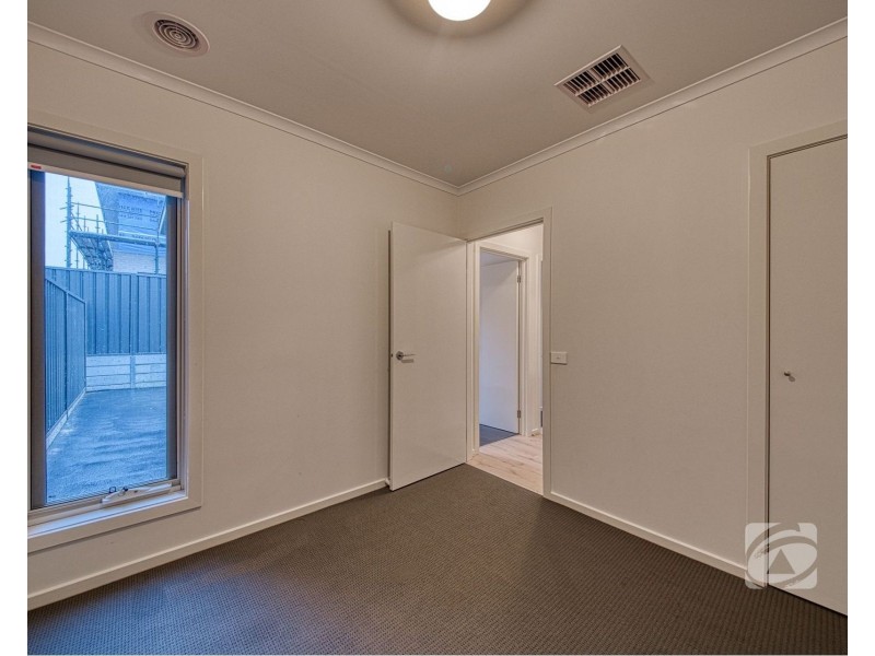 15 Caravan Parade, Berwick VIC 3806