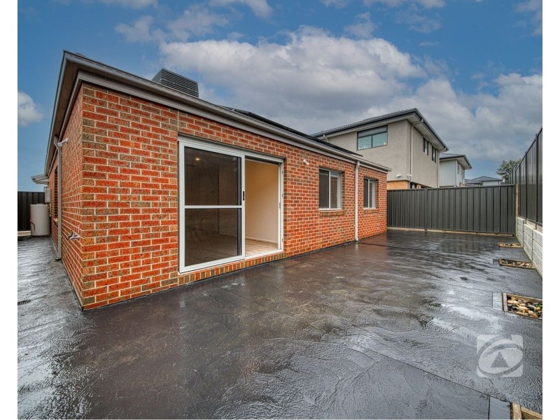 15 Caravan Parade, Berwick VIC 3806