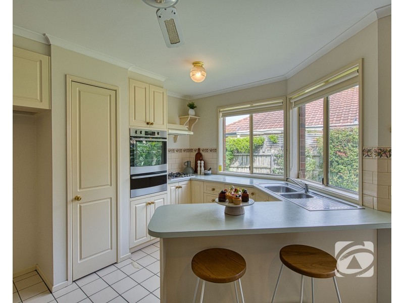 8 Emma Court, Berwick VIC 3806
