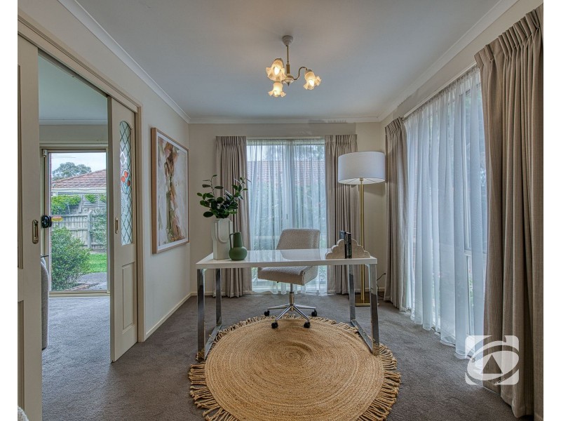 8 Emma Court, Berwick VIC 3806