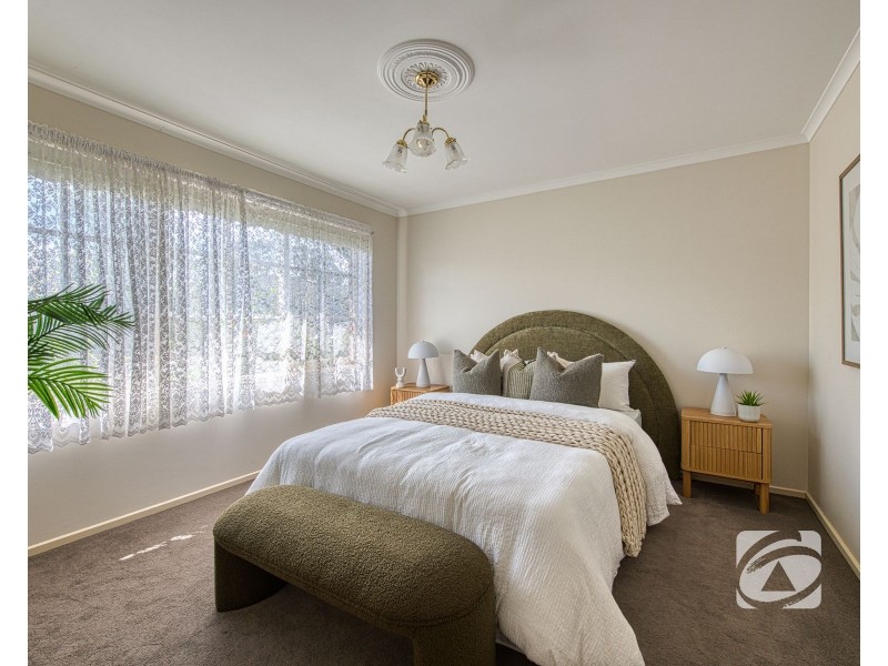 8 Emma Court, Berwick VIC 3806