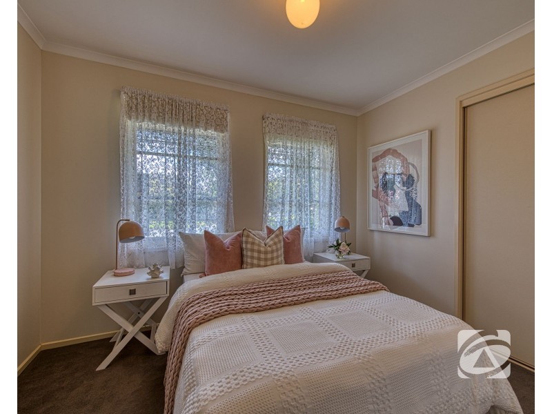 8 Emma Court, Berwick VIC 3806
