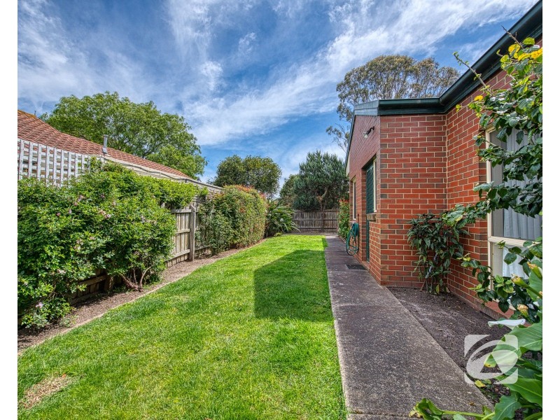 8 Emma Court, Berwick VIC 3806