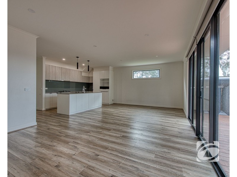 50 Riana Loop, Eumemmerring VIC 3177
