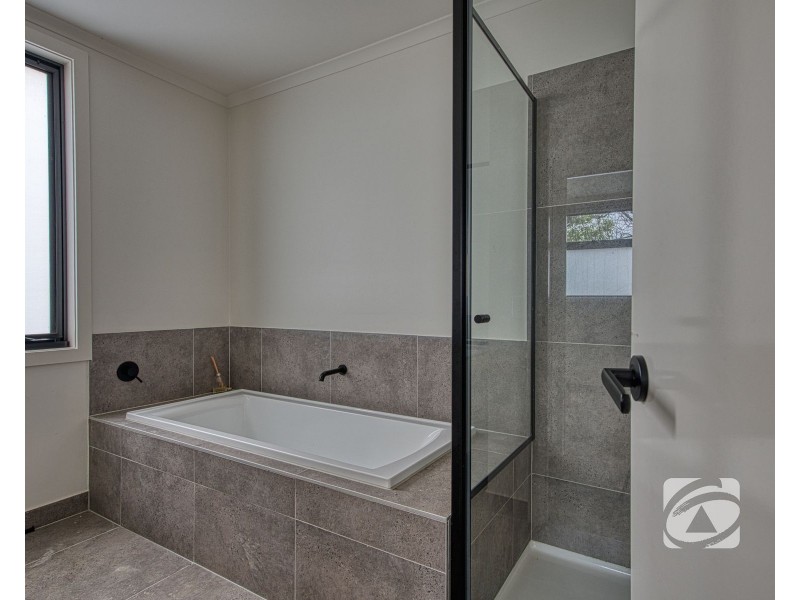 50 Riana Loop, Eumemmerring VIC 3177