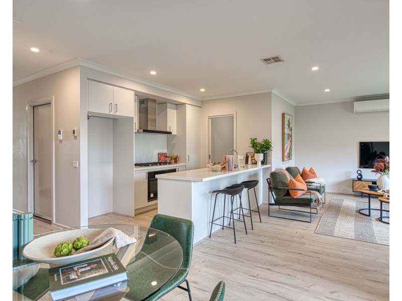 22 Mortlake Drive, Officer South VIC 3809