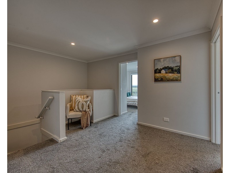 22 Mortlake Drive, Officer South VIC 3809