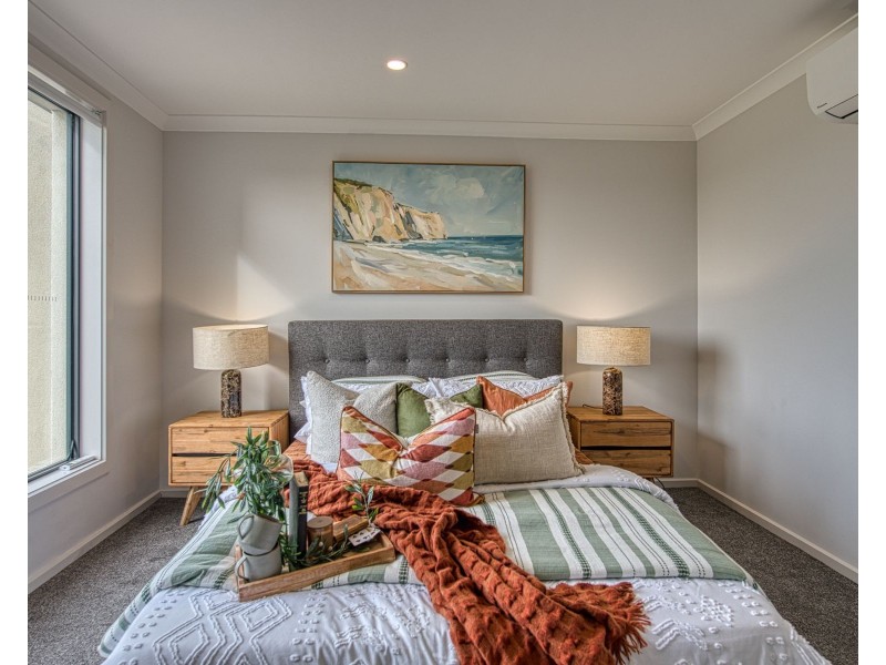 22 Mortlake Drive, Officer South VIC 3809