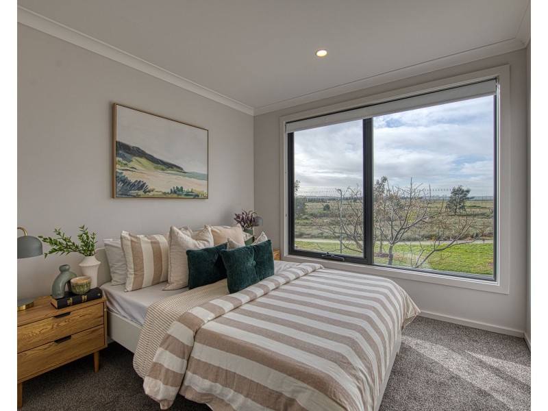 22 Mortlake Drive, Officer South VIC 3809