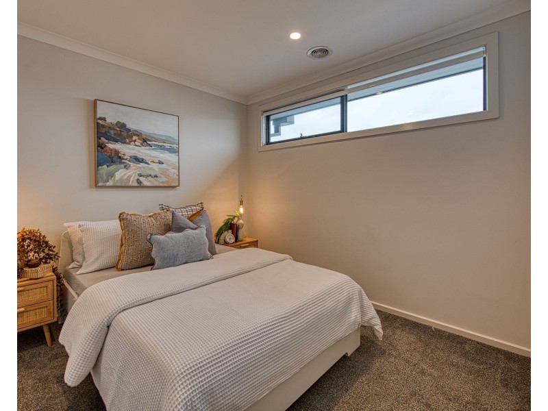 22 Mortlake Drive, Officer South VIC 3809