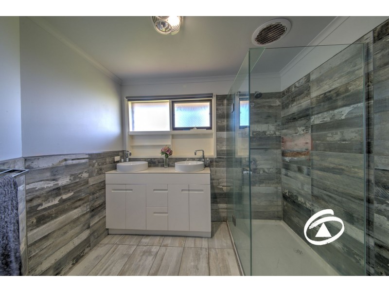 16 Latta Road, Nar Nar Goon VIC 3812