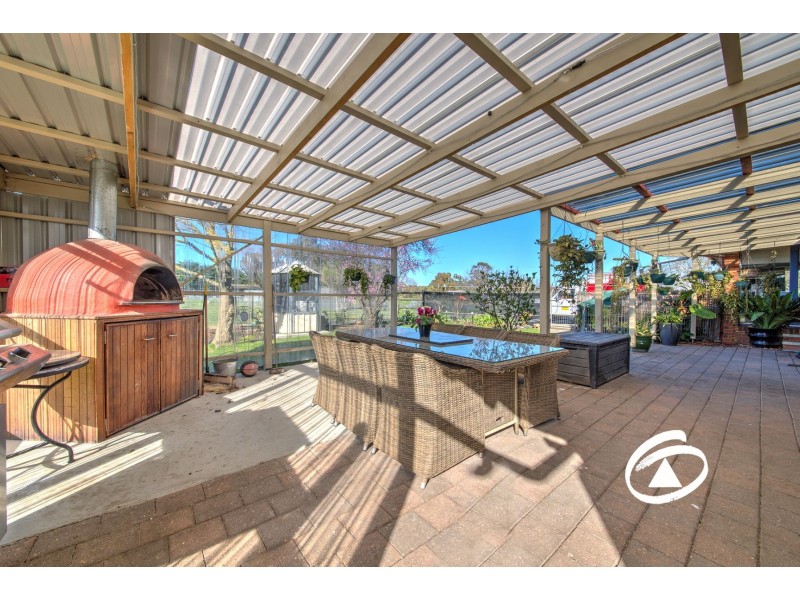 16 Latta Road, Nar Nar Goon VIC 3812
